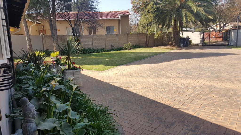 8 Ibis Lane Guest House Johannesburg Exterior photo