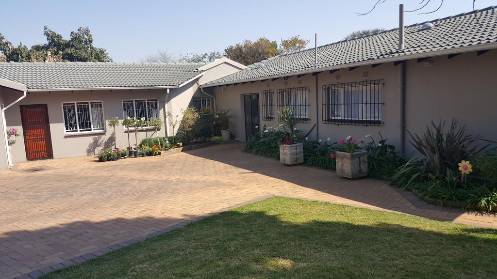 8 Ibis Lane Guest House Johannesburg Exterior photo